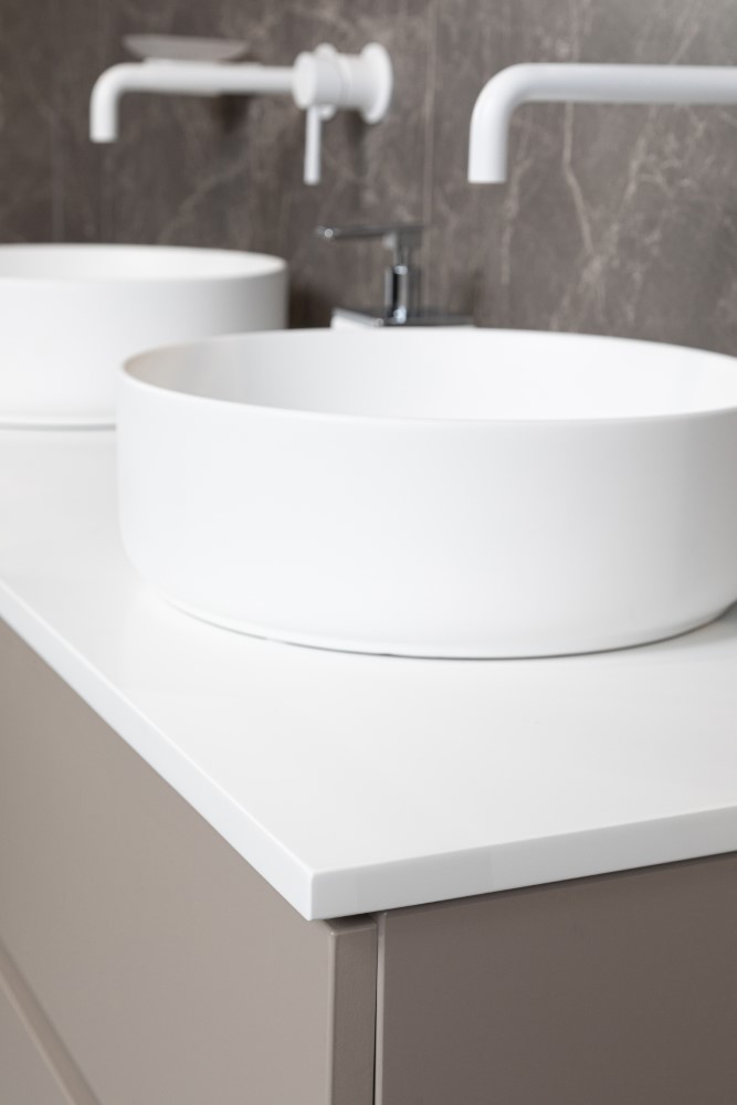 Столешница прямая VALLESSI Белая мат. Corian 141см