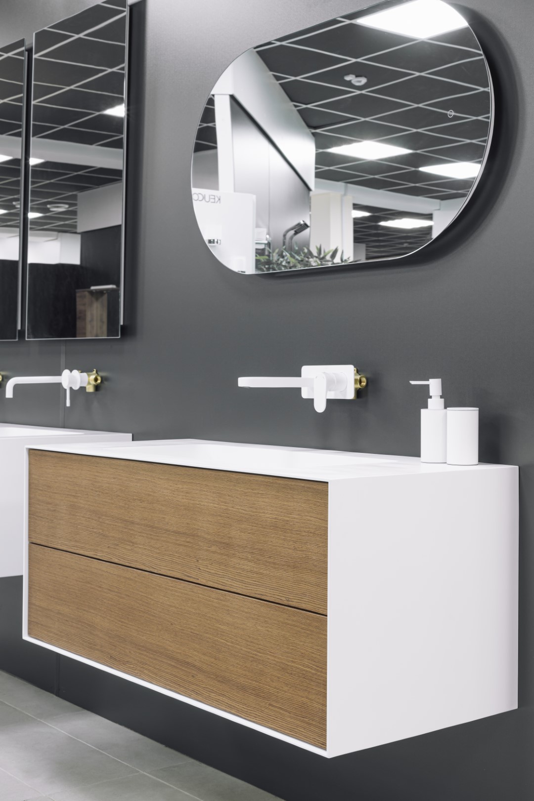 MINIMAL Тумба 120см цвет 2201 WHITE ACRYLIC COUNTER инт.подсветка+увел.раковина